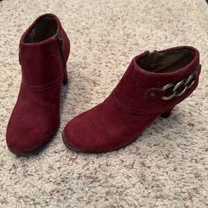 Women’s Burgundy Suede Booties With 2.5” Heel Size 7.5M A2 Heelrest By Aerosoles